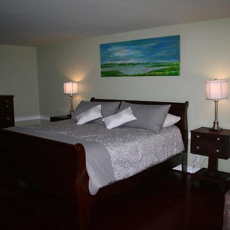 Shea'S Riverside Inn & Motel Essex Extérieur photo