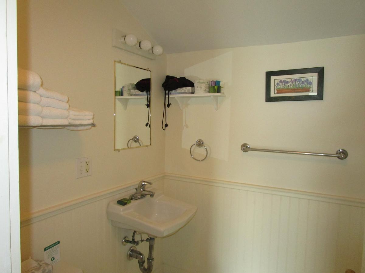 Shea'S Riverside Inn & Motel Essex Extérieur photo