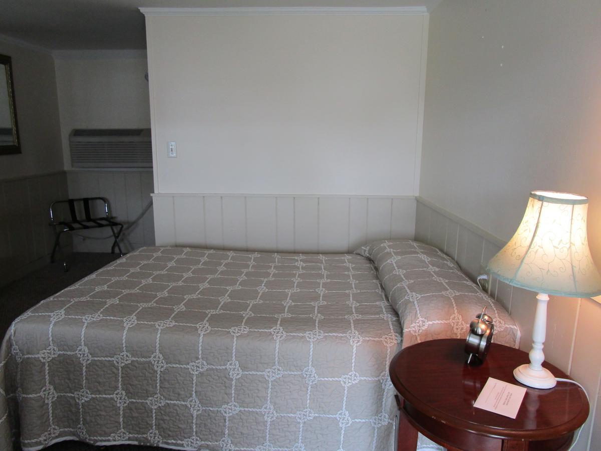 Shea'S Riverside Inn & Motel Essex Extérieur photo