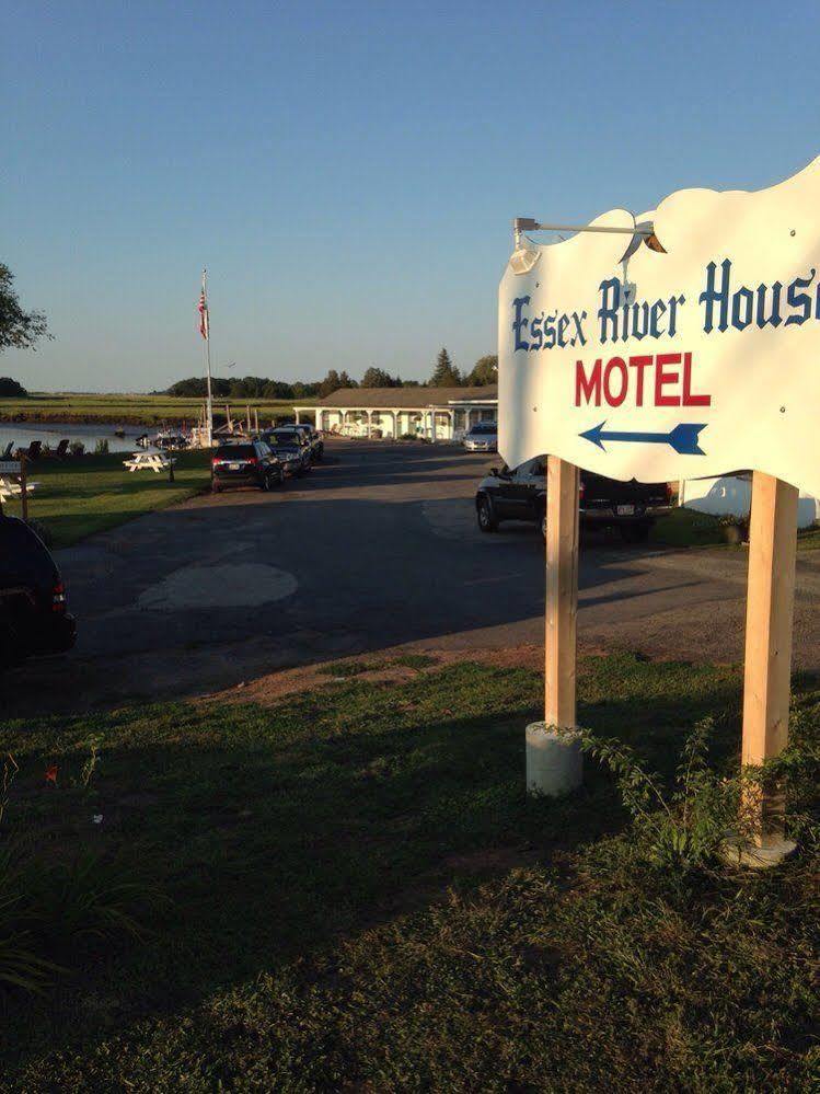 Shea'S Riverside Inn & Motel Essex Extérieur photo