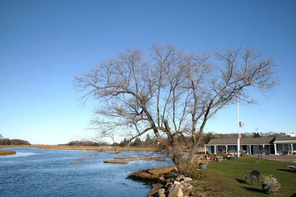 Shea'S Riverside Inn & Motel Essex Extérieur photo