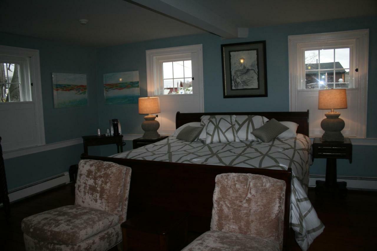 Shea'S Riverside Inn & Motel Essex Extérieur photo
